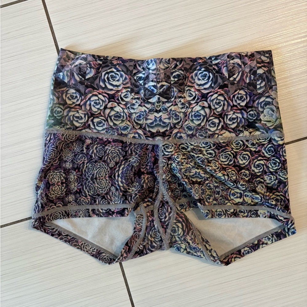 Niyamasol Succulent shorts M
